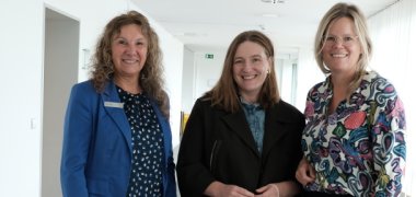 Staatsministerin Katharina Binz (Mitte) mit Landrätin Julia Gieseking und die Kommunale Gleichstellungsbeauftragte Doris Sicken Staatsministerin Katharina Binz (Mitte) mit Landrätin Julia Gieseking und die Kommunale Gleichstellungsbeauftragte Doris Sicken