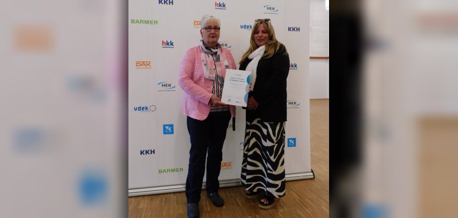 Roswitha Karst und Marion Palm-Stalp bei der Preisverleihung des rheinland-pfälzischen Selbst-hilfepreises Roswitha Karst und Marion Palm-Stalp bei der Preisverleihung des rheinland-pfälzischen Selbst-hilfepreises