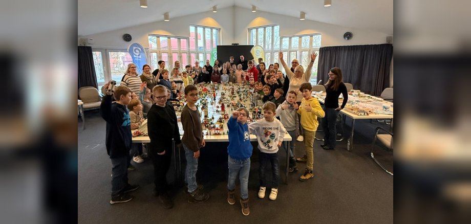 Kinder gestalten die Legostadt 2026