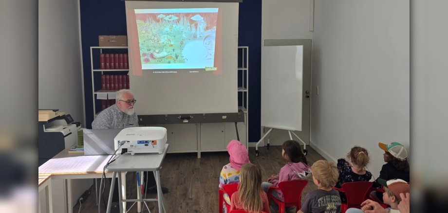 Bilderbuchkino der Kreisbibliothek, ©Pressestelle Kreisverwaltung Vulkaneifel Bilderbuchkino der Kreisbibliothek, ©Pressestelle Kreisverwaltung Vulkaneifel