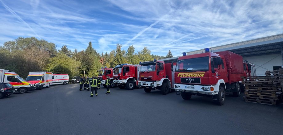 Rund 200 Einsatzkräfte übten im Landkreis Vulkaneifel die Bewältigung einer komplexen Unwetterlage. Rund 200 Einsatzkräfte übten im Landkreis Vulkaneifel die Bewältigung einer komplexen Unwetterlage.