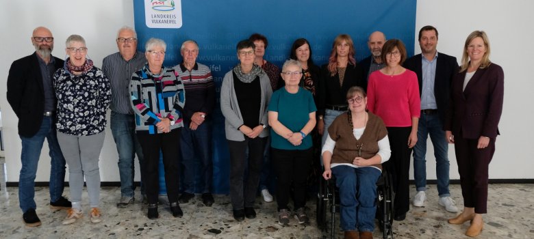 Die Mitglieder des Beirates für Menschen mit Behinderung des Landkreises Vulkaneifel zusammen mit Landrätin Julia Gieseking, Foto: Kreisverwaltung Vulkaneifel